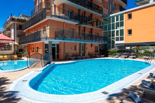 Aparthotel Sheila Jesolo Piscina 05