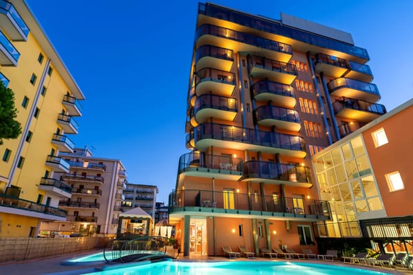 Hotel Sheila Jesolo Pool 01